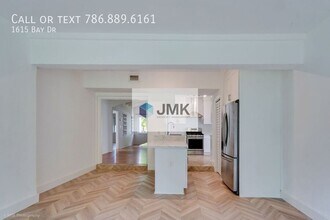 1615 Bay Dr in Miami Beach, FL - Building Photo - Building Photo