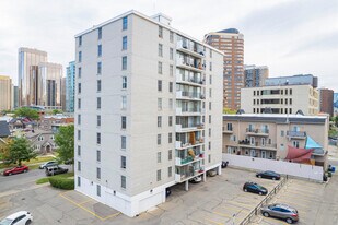 Stratton Oaks in Calgary, AB - Building Photo
