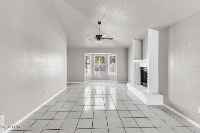11383 Lake Erie Dr in El Paso, TX - Building Photo - Building Photo