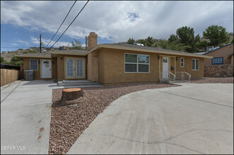 1109 Whitaker Ln in El Paso, TX - Foto de edificio - Building Photo