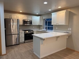 14338 B Lenora Pl N in Seattle, WA - Building Photo