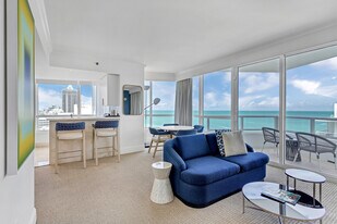 4401 Collins Ave in Miami Beach, FL - Building Photo