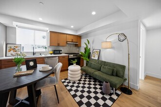 1223 W 37th Dr in Los Angeles, CA - Building Photo - Building Photo