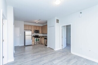 1 E 8th St in Chicago, IL - Building Photo - Building Photo