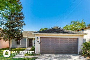 1975 Blue Bird Run W in Orange Park, FL - Building Photo