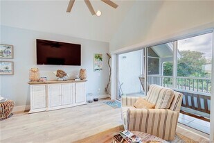 245 NE MacArthur Blvd in Stuart, FL - Building Photo