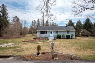 9 Dykeman St in Pawling, NY - Building Photo - Building Photo