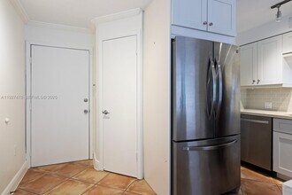 3028 Center St in Miami, FL - Building Photo - Building Photo