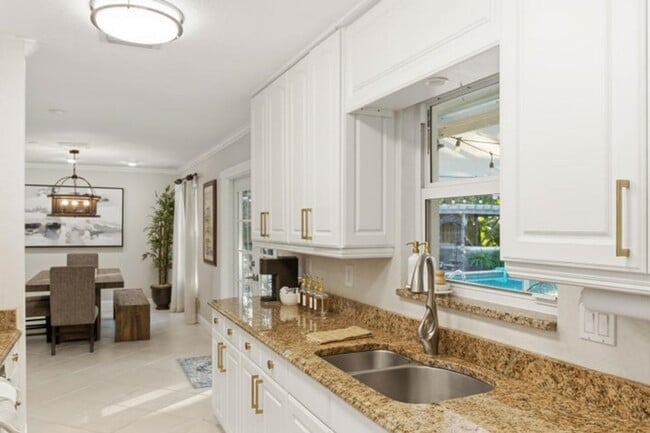 property at 1905 Meadow Ct