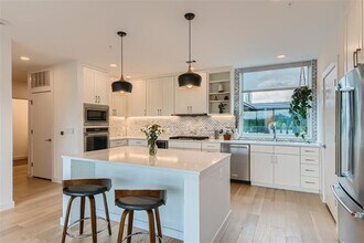 900 S 1st St in Austin, TX - Building Photo - Building Photo