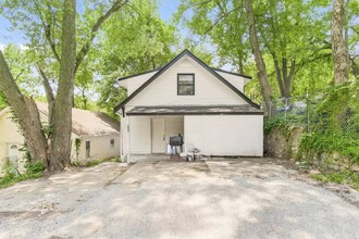 8842 Lexington Ave in Independence, MO - Building Photo - Building Photo
