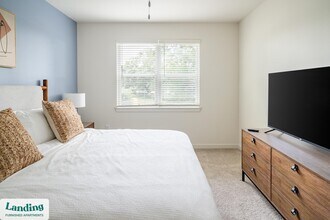 6225 Mobile Hwy, Unit A-1208 in Pensacola, FL - Foto de edificio - Building Photo