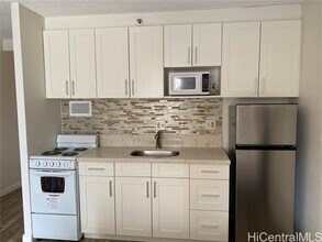 364 Seaside Ave in Honolulu, HI - Building Photo - Building Photo