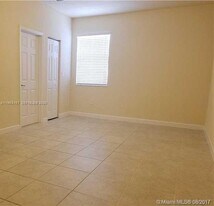 17102 SW 95th Terrace in Miami, FL - Building Photo