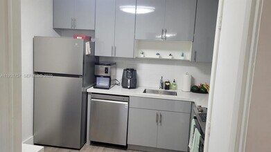 4158 Inverrary Dr in Lauderhill, FL - Building Photo - Building Photo