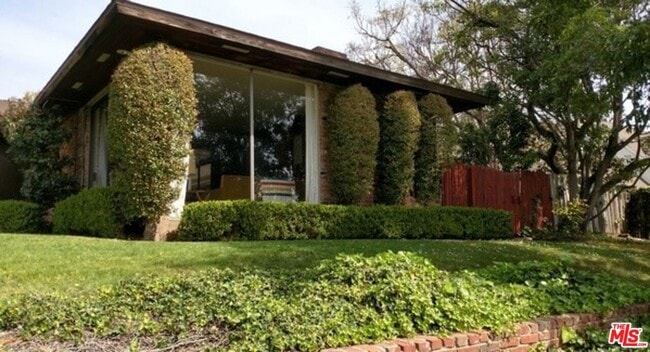 property at 809 Toulon Dr