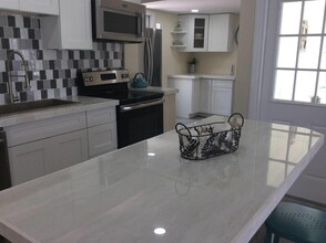 1821 NW 33rd Ave in Fort Lauderdale, FL - Building Photo - Building Photo