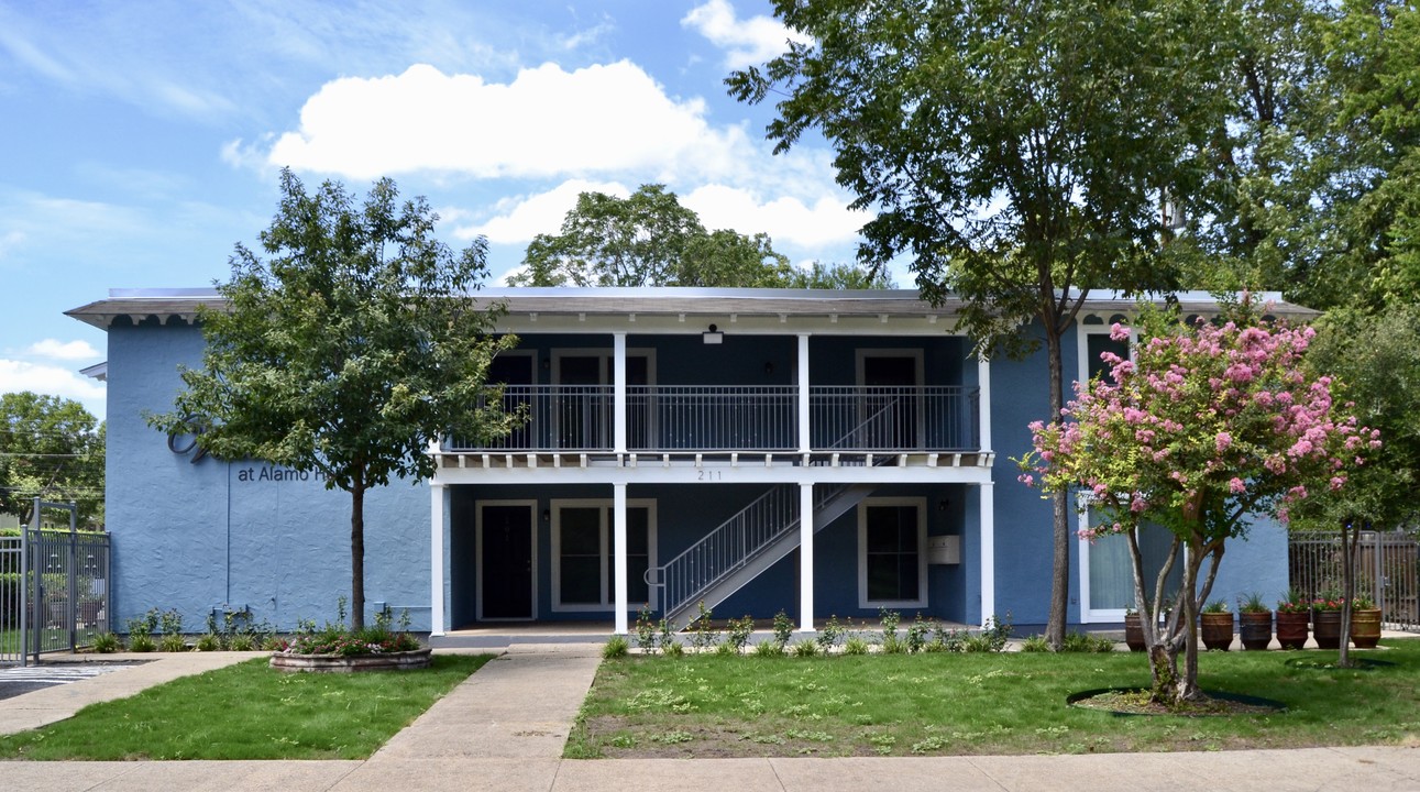 Villas at Alamo Heights in San Antonio, TX - Building Photo