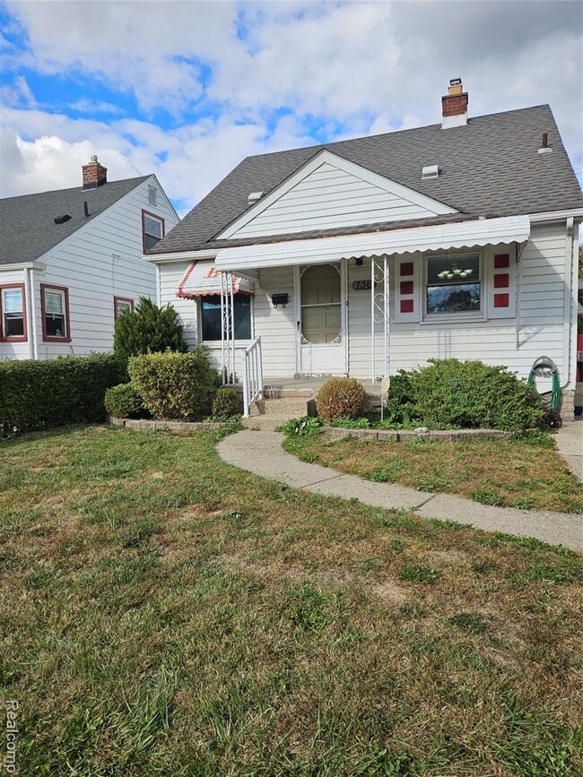 property at 736 Garfield Ave