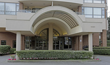 The Metropolitan in Burnaby, BC - Building Photo - Building Photo