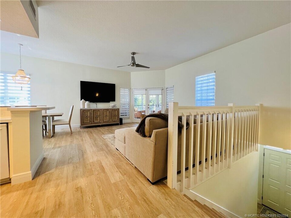 411 NE Plantation Rd in Stuart, FL - Building Photo