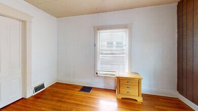 717 Dewey Ave in Ann Arbor, MI - Foto de edificio - Building Photo