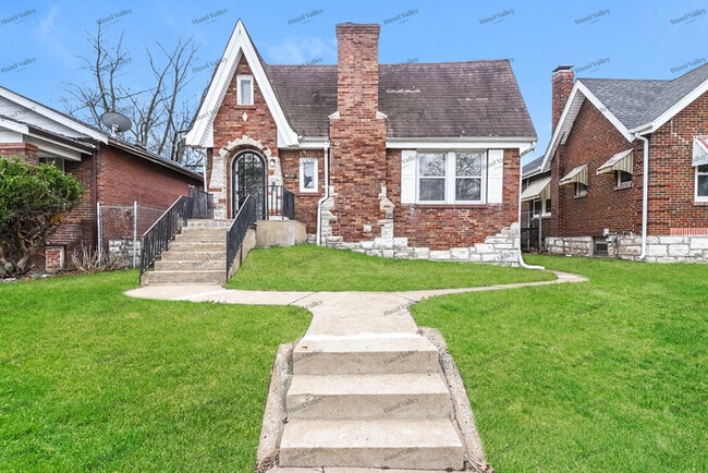 property at 1616 Veronica Ave