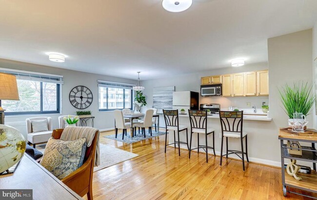 1200 S Arlington Ridge Rd in Arlington, VA - Building Photo - Building Photo