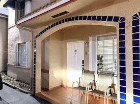 3262 W 70th St in Hialeah, FL - Building Photo