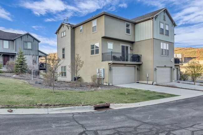 property at 1072 W Cattail Ct