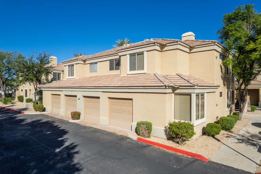 Pavillions on Camelback in Phoenix, AZ - Building Photo