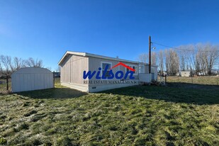 100 Trepanier Ln in Tieton, WA - Building Photo