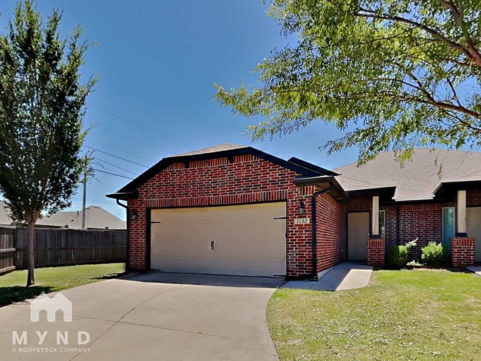 1132 Merlin Dr in Norman, OK - Building Photo