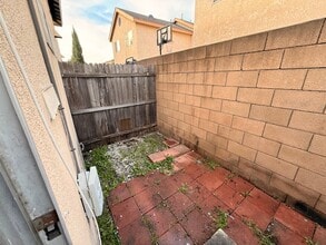 9737 Walnut St, Unit Back unit 3 in Bellflower, CA - Building Photo - Building Photo