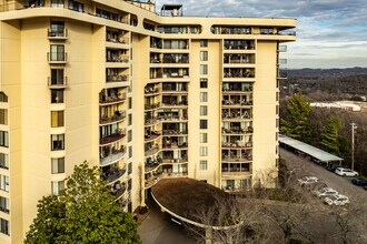 Wessex Towers Condominiums in Nashville, TN - Building Photo - Building Photo