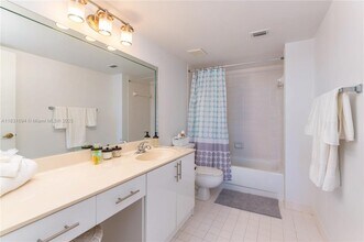 17801 N Bay Rd, Unit 607 in Sunny Isles Beach, FL - Building Photo - Building Photo