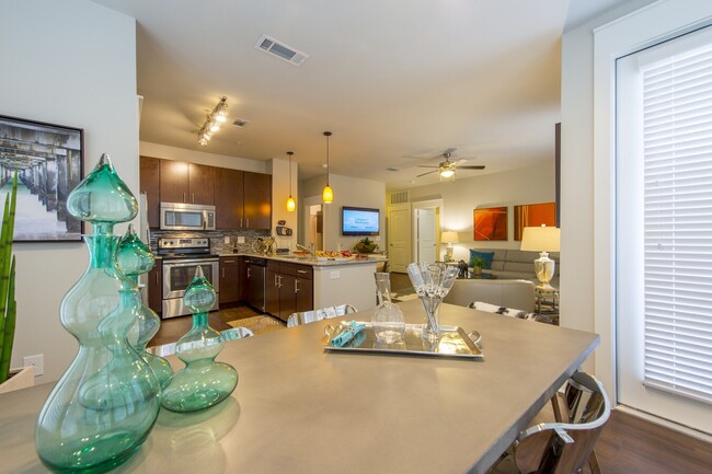 9800 Cypresswood Dr in Houston, TX - Building Photo - Building Photo