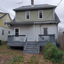 251 E Broad St in Elyria, OH - Building Photo - Building Photo