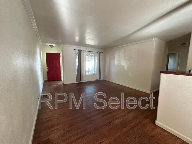 2104 Rockbridge Rd in Sacramento, CA - Building Photo - Building Photo