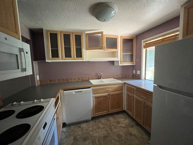 2601 Woodstone Pl in Eugene, OR - Foto de edificio - Building Photo