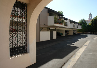 1501 Santa Barbara St in Santa Barbara, CA - Building Photo - Building Photo