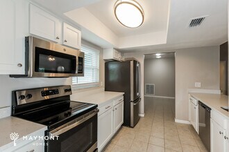 701 Redondo Dr in Brandon, FL - Building Photo - Building Photo