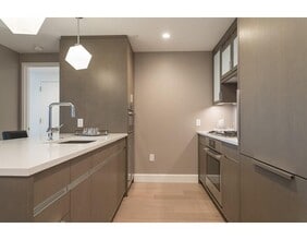 100 Lovejoy Wharf in Boston, MA - Building Photo - Building Photo