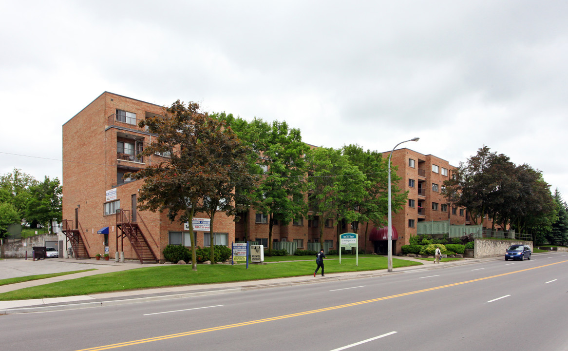 Millwell Apartments in Aurora, ON - Building Photo