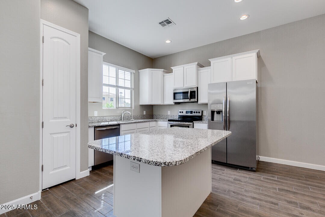 1367 S Country Club Dr in Mesa, AZ - Building Photo