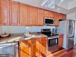 150 V St NW in Washington, DC - Building Photo - Building Photo