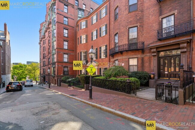 2 Joy St, Unit 1 in Boston, MA - Building Photo - Building Photo