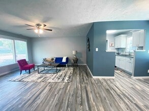 9608 W Ridgewood Dr in Parma Heights, OH - Building Photo - Building Photo
