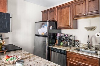 227 W 3rd St, Unit 2 in Boston, MA - Building Photo - Building Photo