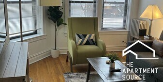 1911 W Larchmont Ave, Unit 3B in Chicago, IL - Building Photo